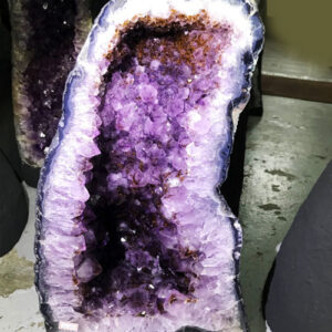 紫晶洞 Purple Amethyst Geode